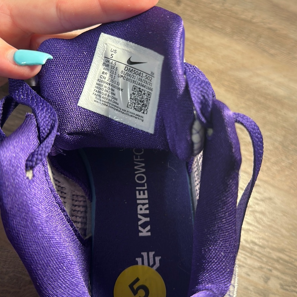 Nike Kyrie Low 4 - Picture 3 of 4